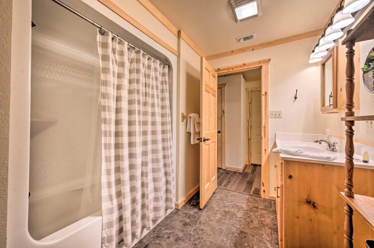 Broken Bow Retreat On 2 Acres With Hot Tub And Deck! Villa Eksteriør billede